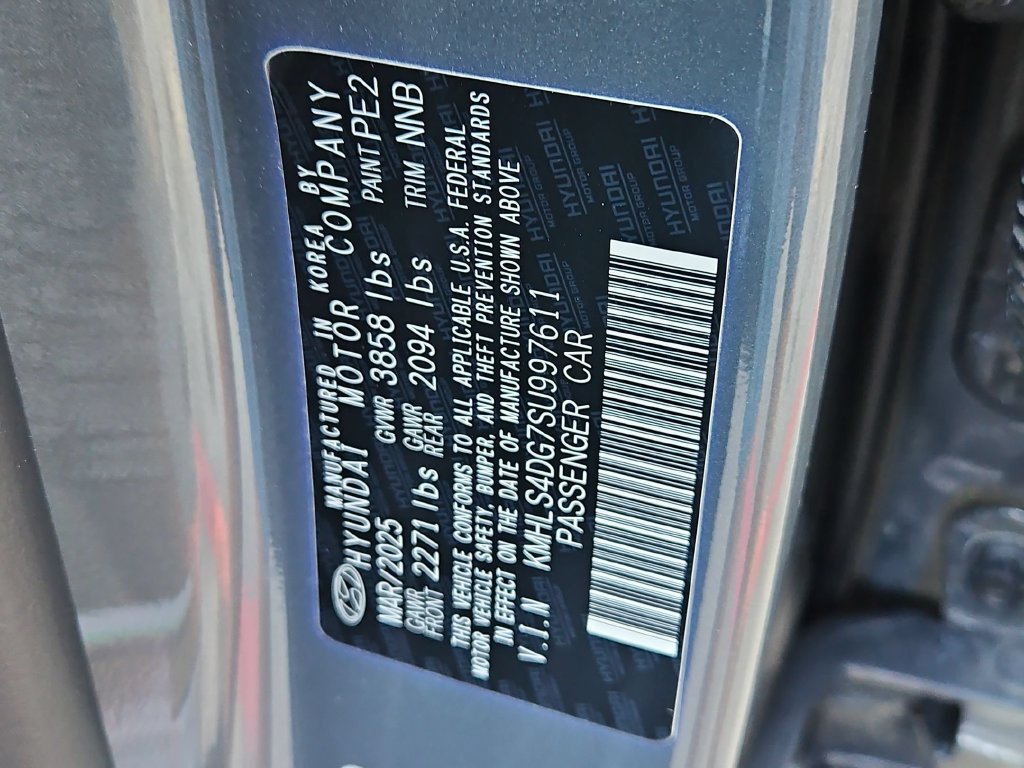 Used 2025 Hyundai Elantra SEL FWD image 33