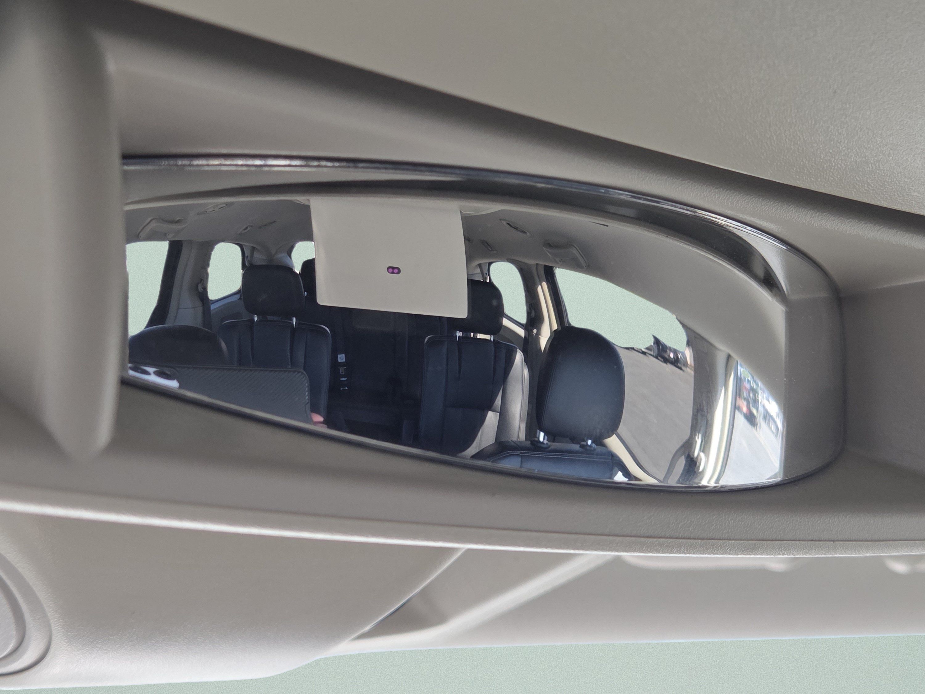 Used 2015 Chrysler Town & Country Touring FWD image 15