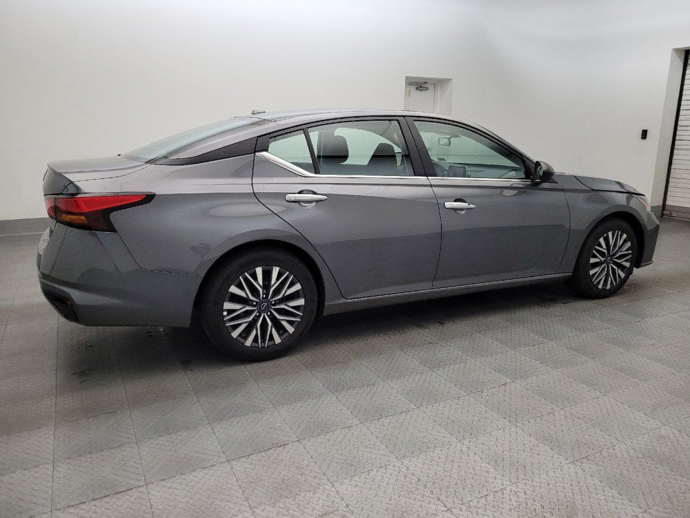 Used 2025 Nissan Altima 2.5 SV FWD image 10