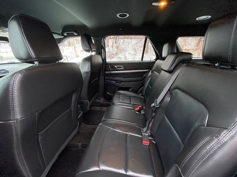 Certified 2018 Ford Explorer XLT w/ Equipment Group 202A image 33