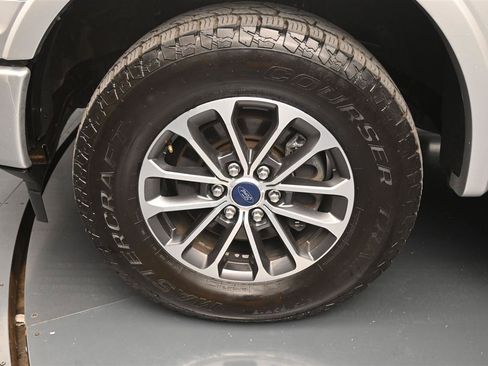 Used 2019 Ford F150 XLT w/ Equipment Group 302A Luxury AWD/4WD image 16