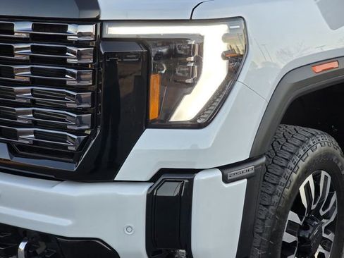 Used 2026 GMC Sierra 2500 Denali Ultimate image 7
