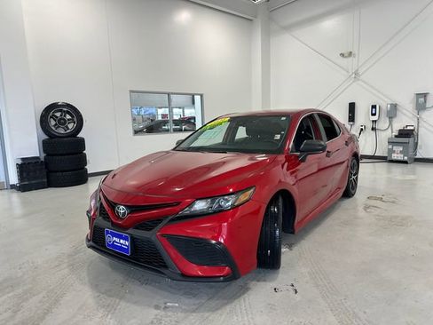 Used 2021 Toyota Camry SE image 10