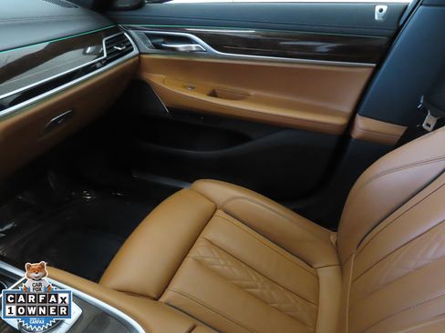 Used 2022 BMW 750i xDrive w/ M Sport Package image 22