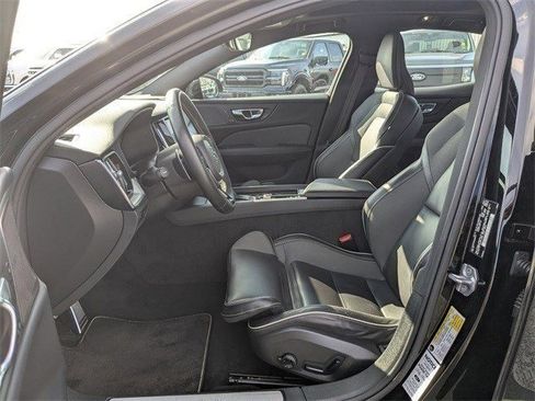 Used 2019 Volvo S60 T5 R-Design image 22