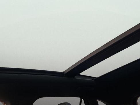 Used 2026 Mercedes-Benz GLC 300 4MATIC image 17