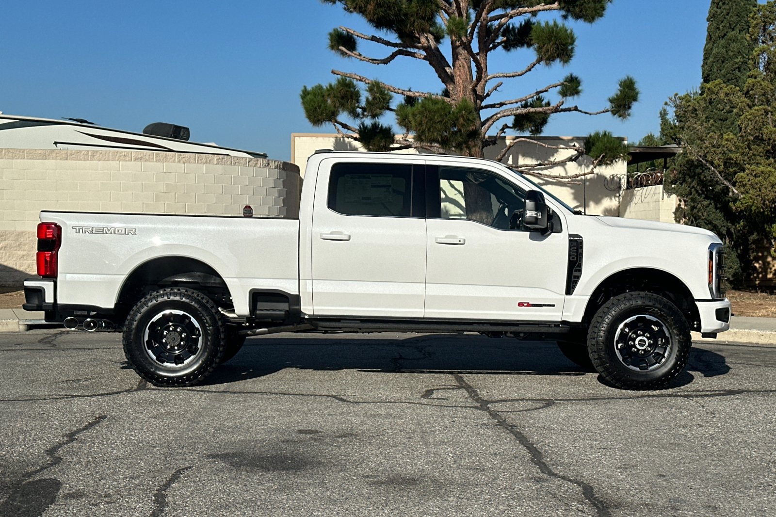 New 2027 Ford F250 Platinum w/ Tremor Off-Road Package AWD/4WD image 3