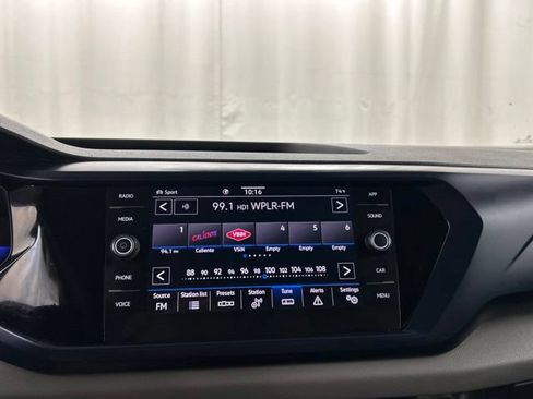 Used 2022 Volkswagen Taos SE w/ Panoramic Sunroof Package AWD/4WD image 10