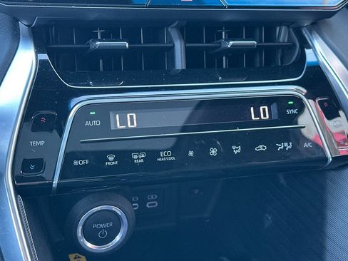 Certified 2024 Toyota Venza Nightshade image 19