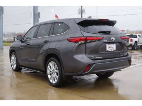 Certified 2021 Toyota Highlander Limited AWD/4WD image 2