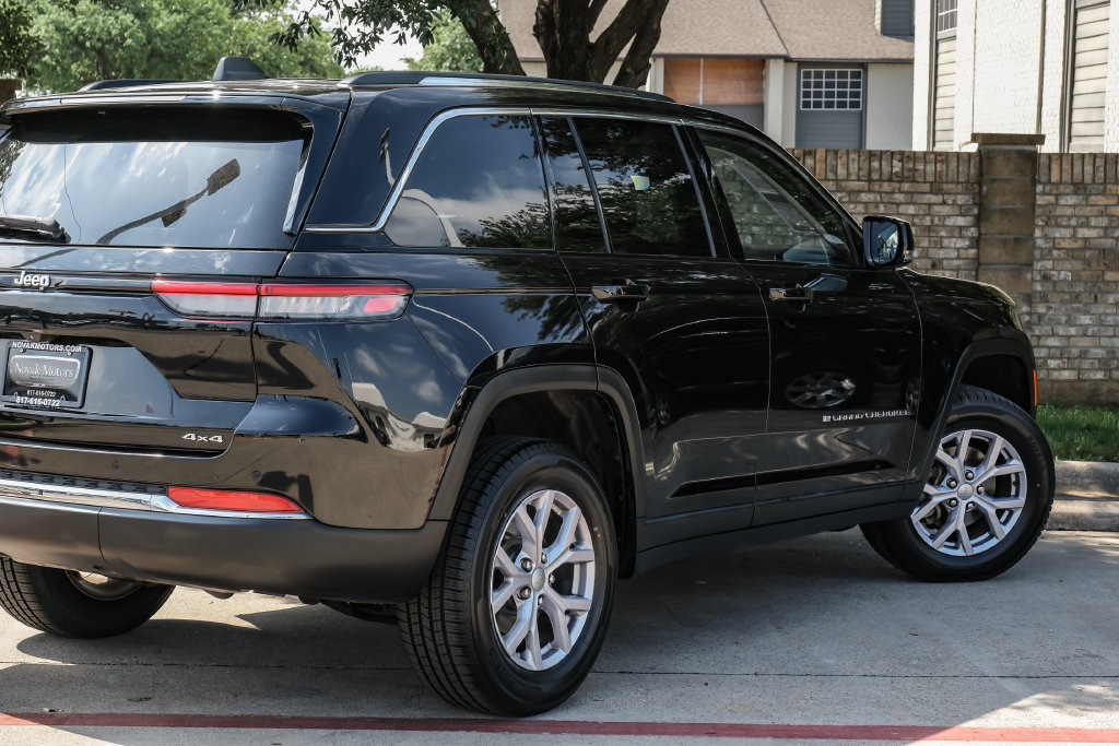 Used 2022 Jeep Grand Cherokee Limited AWD/4WD image 18