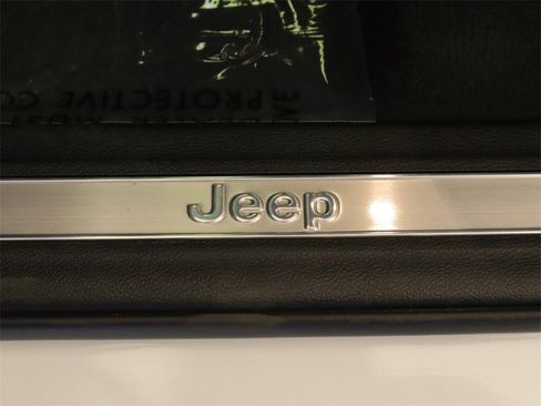 New 2023 Jeep Grand Cherokee Overland w/ Luxury Tech Group IV image 23