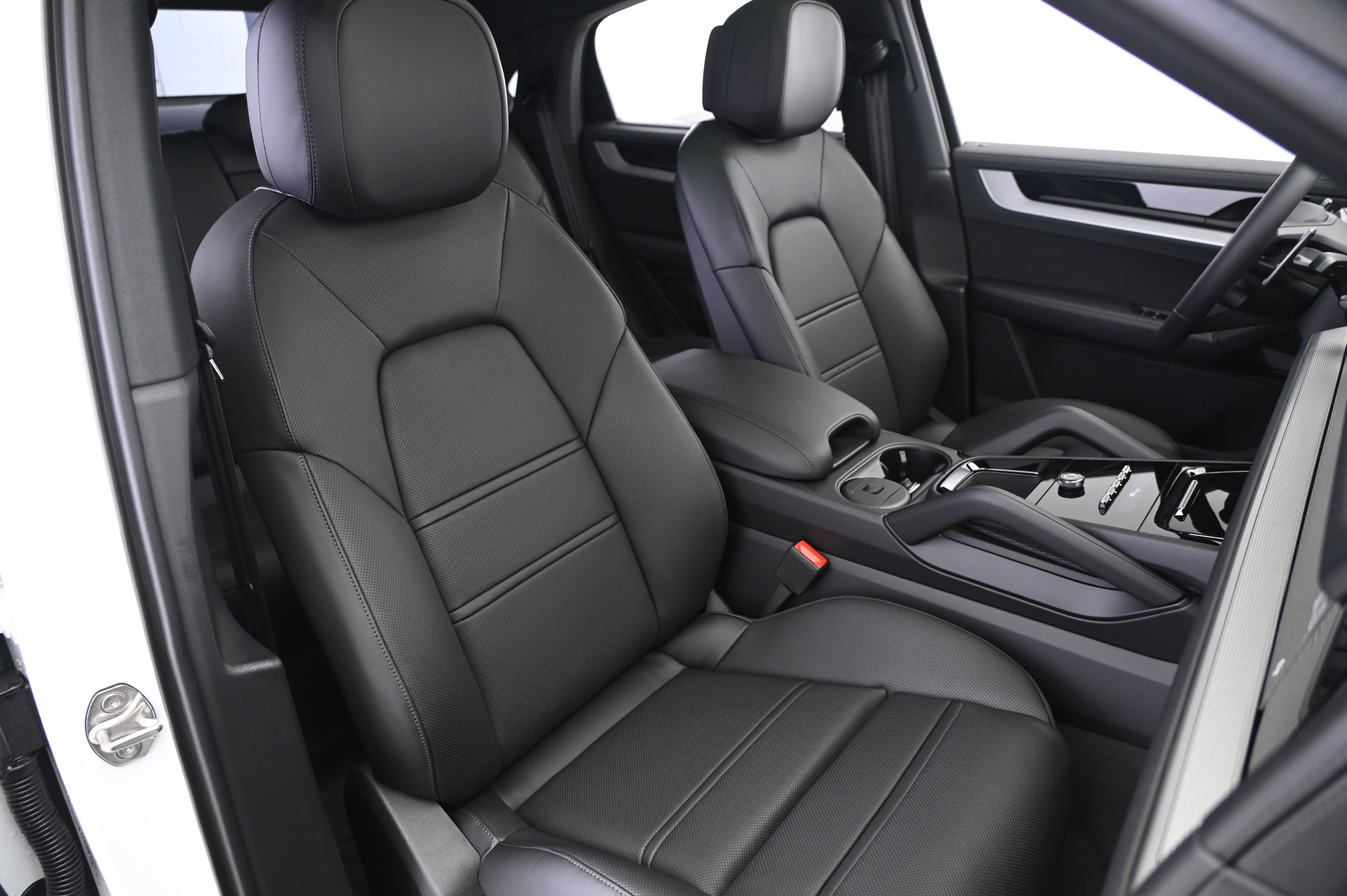 Used 2026 Porsche Cayenne Coupe AWD/4WD image 24