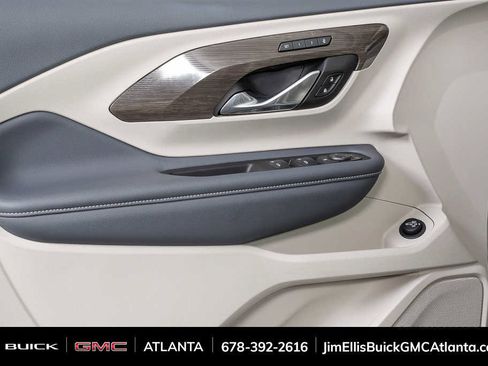 Used 2024 GMC Terrain Denali w/ Denali Premium Package AWD/4WD image 6