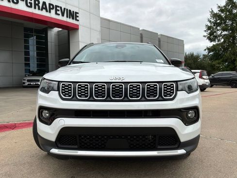 Used 2025 Jeep Compass Limited AWD/4WD image 3