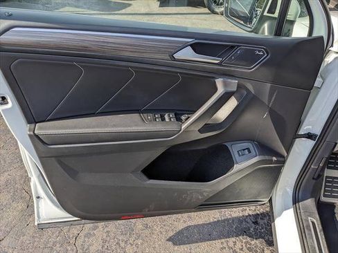 Used 2022 Volkswagen Tiguan SEL R-Line image 10