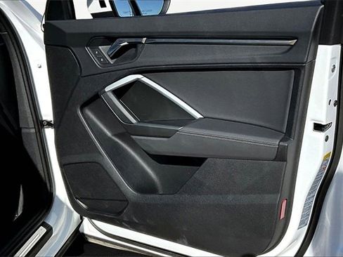 Used 2025 Audi Q3 2.0T Premium w/ Convenience Package image 19