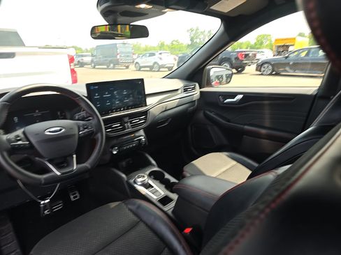 Used 2024 Ford Escape ST-Line w/ Tech Pack #1 AWD/4WD image 6