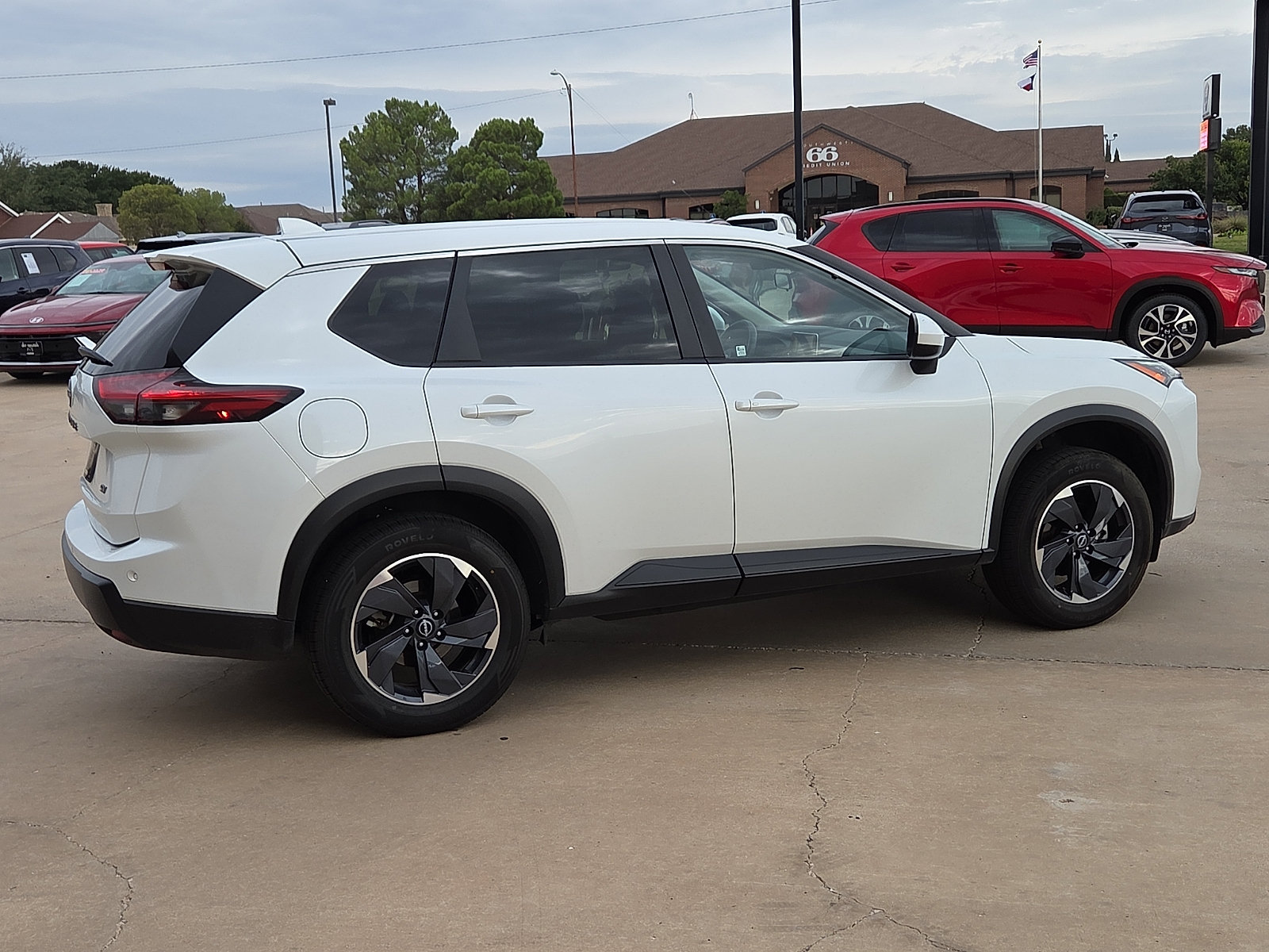 Used 2024 Nissan Rogue SV FWD image 6