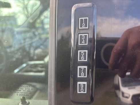 Used 2023 Ford F350 Lariat w/ Lariat Ultimate Package image 9