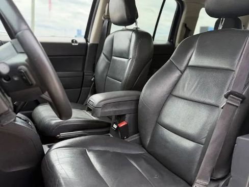 Used 2013 Jeep Patriot Latitude w/ Altitude Pkg AWD/4WD image 11