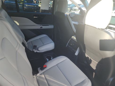 New 2026 Lincoln Aviator 2WD image 21