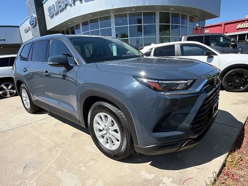 Used 2025 Toyota Grand Highlander FWD image 2