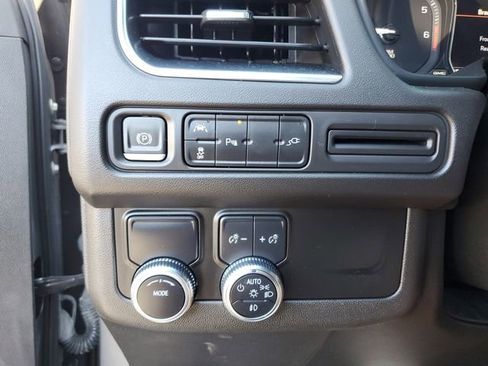 Used 2021 GMC Yukon XL SLT w/ SLT Premium Package image 28