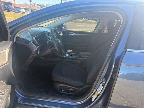 Used 2018 Ford Fusion SE w/ Fusion SE Technology Package image 26