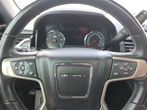 Used 2018 GMC Yukon Denali w/ Denali Ultimate Package AWD/4WD image 32
