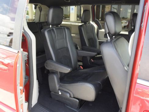Used 2015 Dodge Grand Caravan SXT image 44
