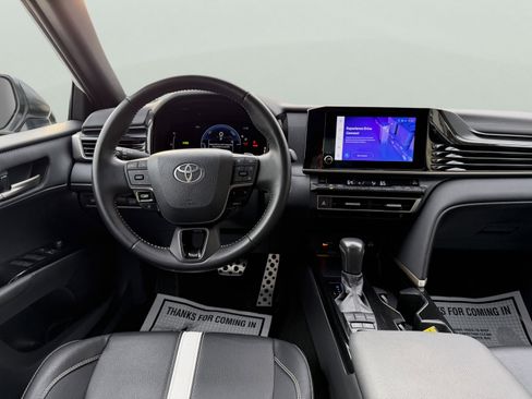 Used 2025 Toyota Camry SE image 23