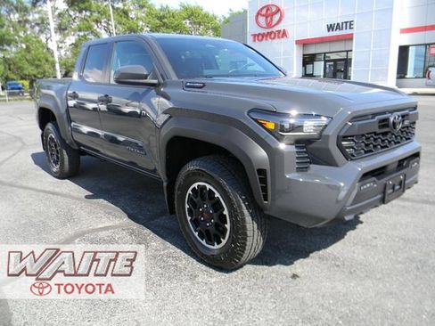 Used 2025 Toyota Tacoma TRD Off-Road AWD/4WD image 1