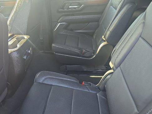 Used 2025 GMC Yukon XL Denali AWD/4WD image 8