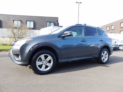 Used 2013 Toyota RAV4 XLE AWD/4WD image 4