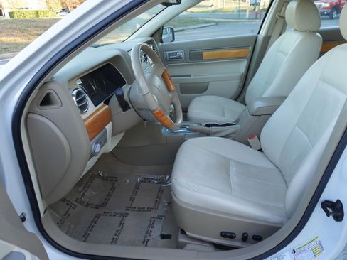 Used 2008 Lincoln MKZ image 9