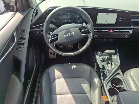 Used 2025 Kia Niro SX Touring FWD image 11