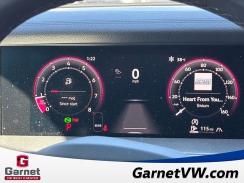 Used 2025 Volkswagen Tiguan SE R-Line image 15