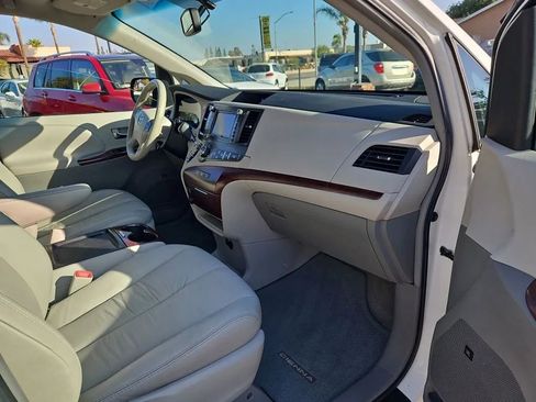 Used 2011 Toyota Sienna XLE image 11