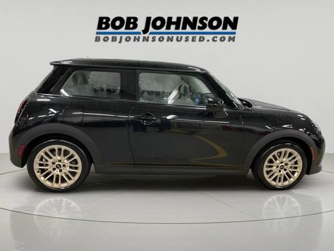 Used 2025 MINI Cooper 2-Door Hardtop image 7