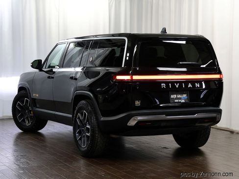 Used 2023 Rivian R1S Launch Edition image 9