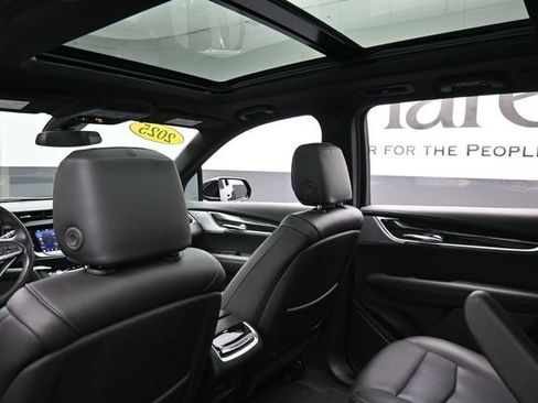 Used 2025 Cadillac XT6 Premium Luxury FWD image 27