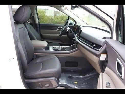 New 2026 Kia Carnival EX image 26