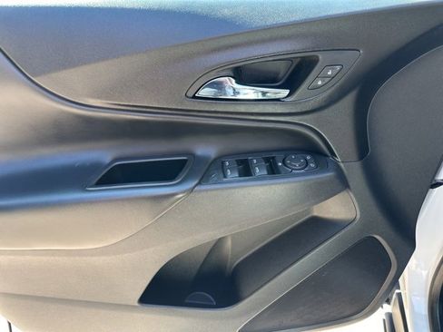 Used 2023 Chevrolet Equinox LT image 30