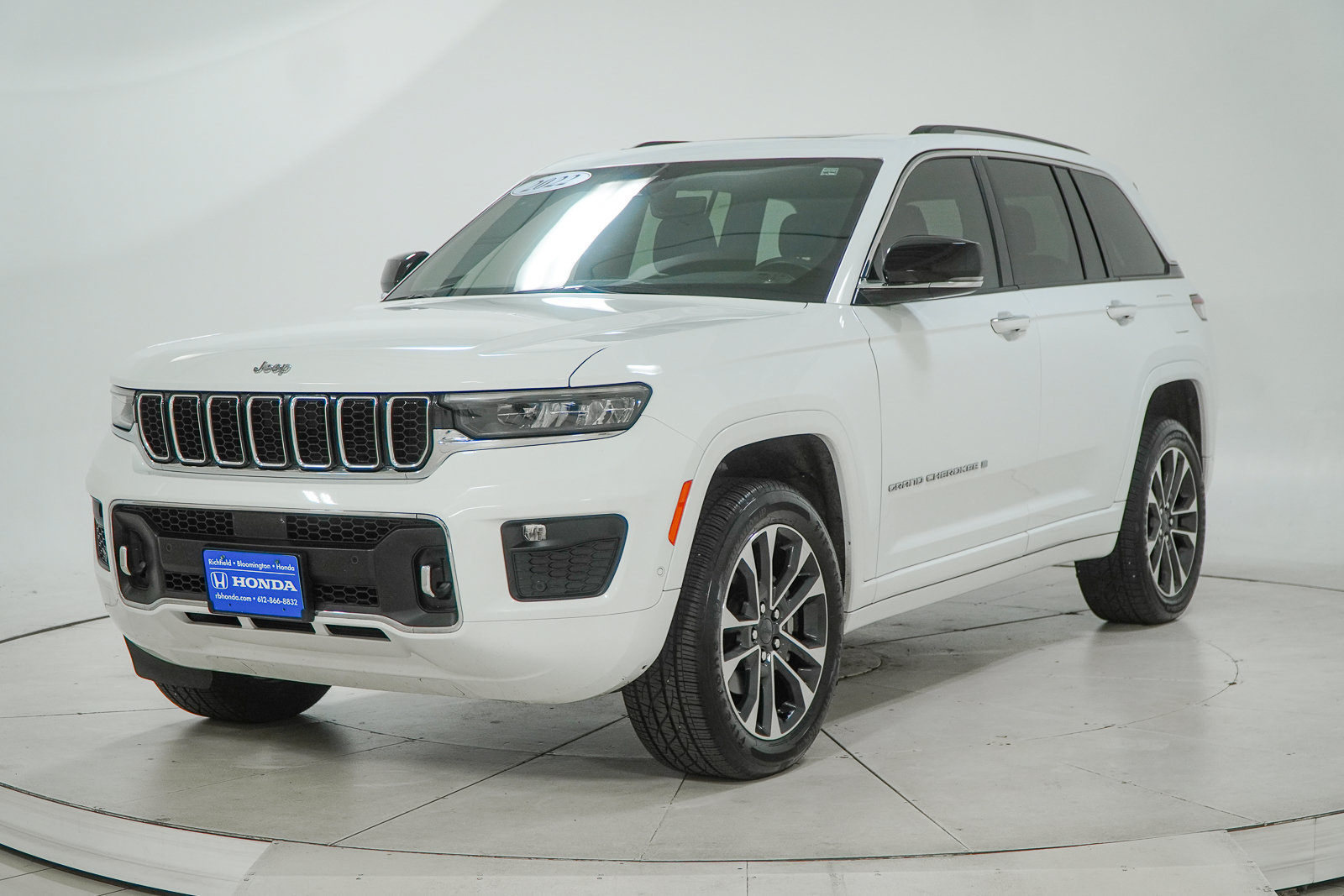 Used 2022 Jeep Grand Cherokee Overland AWD/4WD image 3