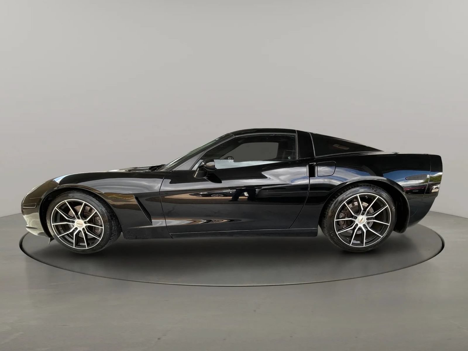 Used 2008 Chevrolet Corvette Coupe w/ Preferred Equipment Group RWD image 2