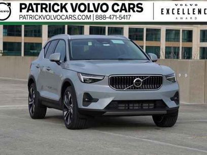 New 2025 Volvo XC40 B5 Ultra w/ Climate Package