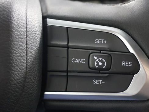 Used 2023 Jeep Compass Latitude image 12