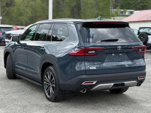 Used 2025 Toyota Grand Highlander AWD Hybrid image 3