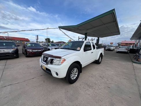 Used 2017 Nissan Frontier SV AWD/4WD image 2